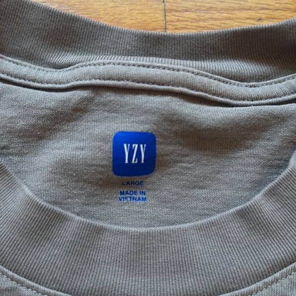Grey YZY Tee Size Large - Picture 2 of 2